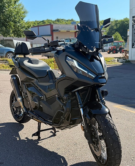 Honda X Adv 750 2 of 8