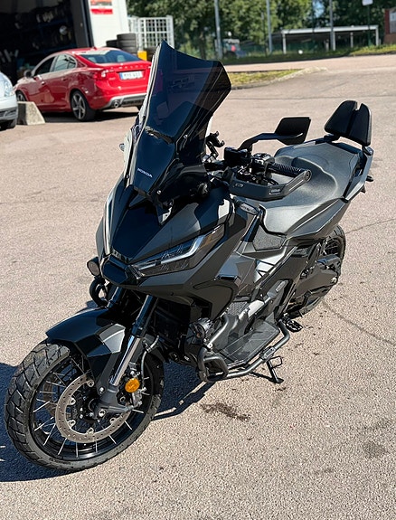 Honda X Adv 750 3 of 8