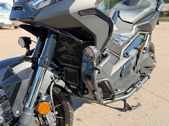 Honda X Adv 750 5 of 8