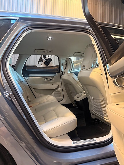Volvo V90 11 of 13