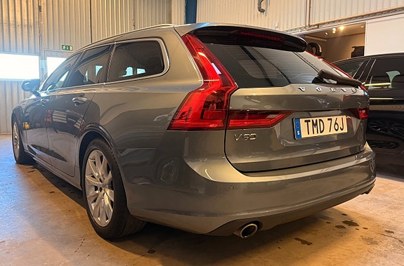 Volvo V90 2 of 5