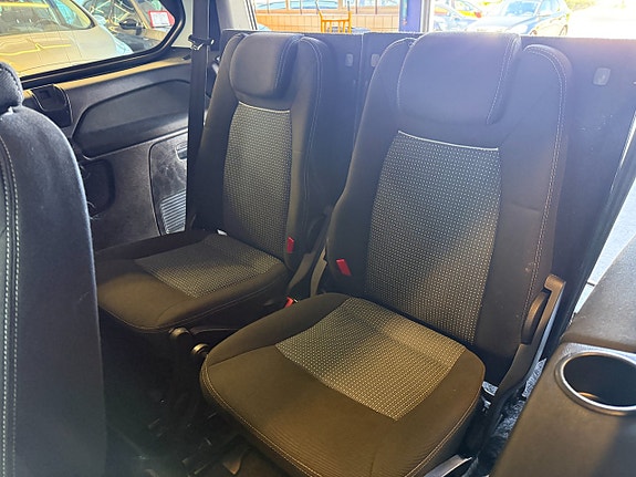 Ford Galaxy 8 of 13