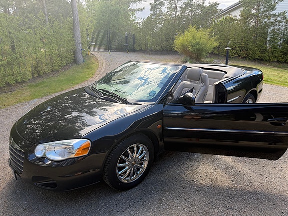 Chrysler Sebring 4 of 7