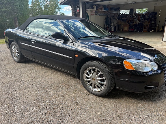 Chrysler Sebring 3 of 7