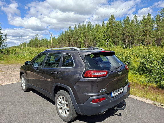 Jeep Cherokee 4 of 5