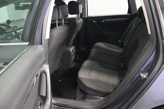 Volkswagen Passat 10 of 18