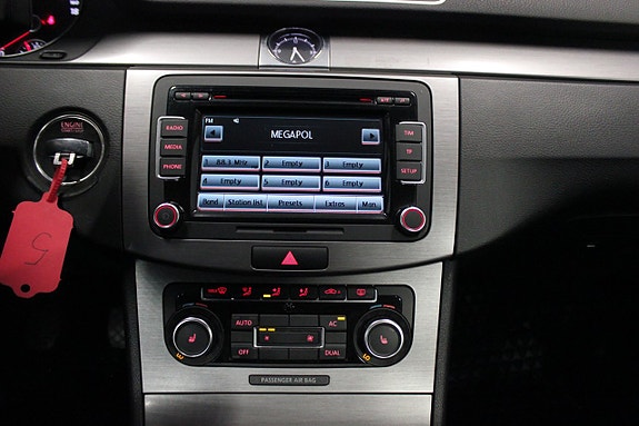 Volkswagen Passat 16 of 18