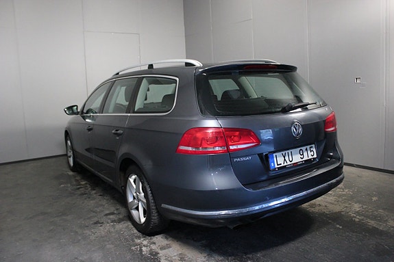 Volkswagen Passat 3 of 18