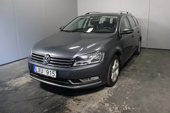 Volkswagen Passat 2 of 18
