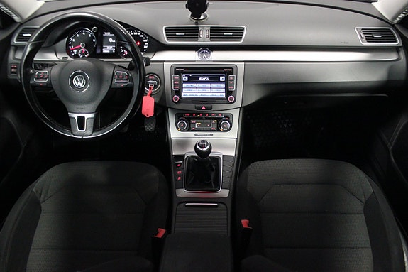 Volkswagen Passat 12 of 18