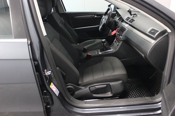 Volkswagen Passat 9 of 18