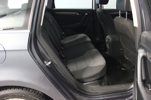 Volkswagen Passat 11 of 18