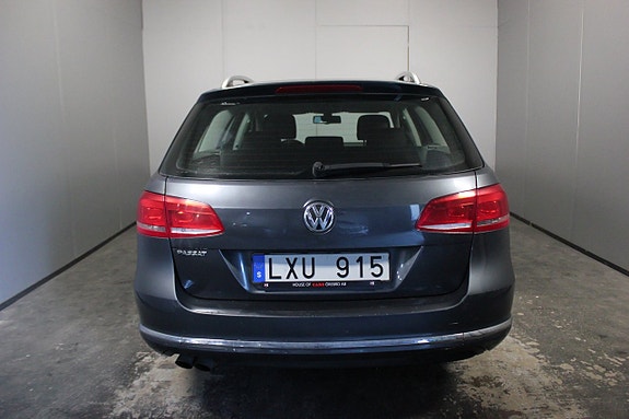 Volkswagen Passat 6 of 18