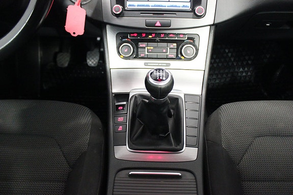 Volkswagen Passat 15 of 18