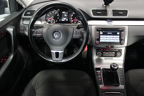 Volkswagen Passat 13 of 18