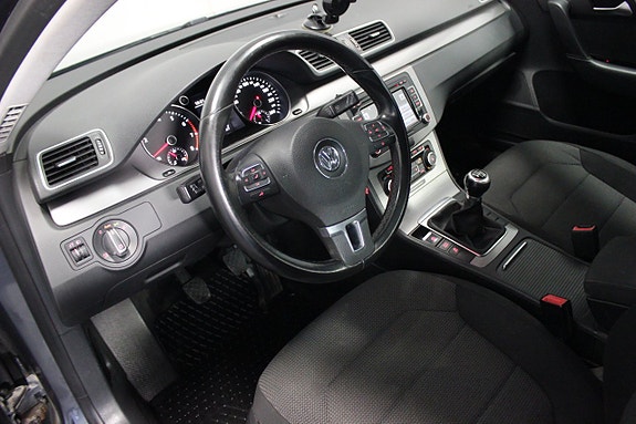 Volkswagen Passat 17 of 18