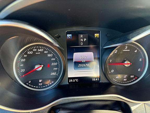 Mercedes-Benz GLC220 d 4 of 5