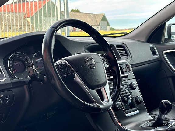Volvo V60 8 of 26