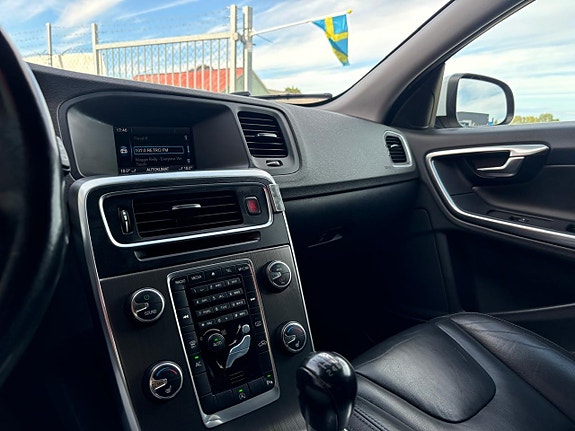 Volvo V60 14 of 26
