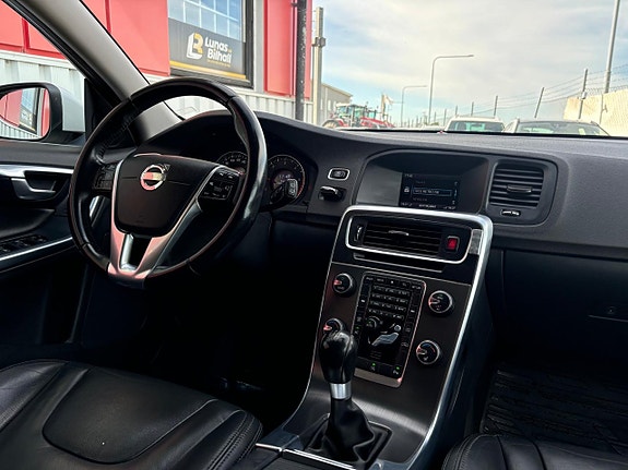 Volvo V60 11 of 26