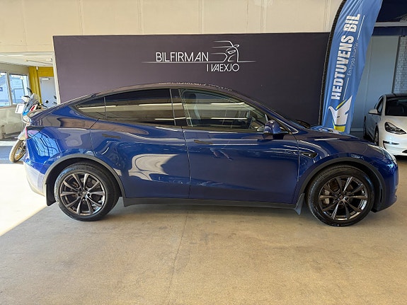 Tesla Model Y 3 of 15