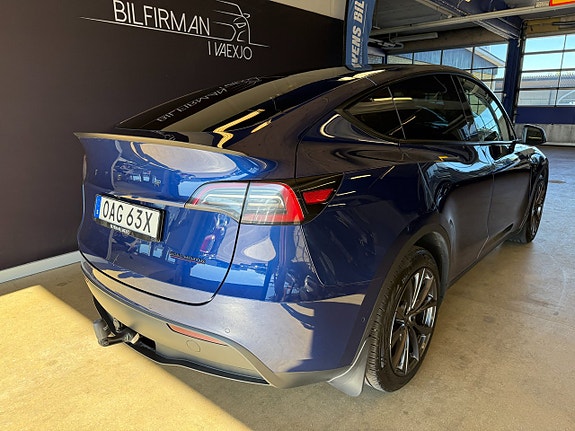 Tesla Model Y 4 of 15