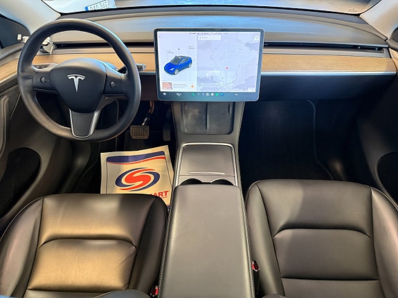 Tesla Model Y 10 of 15