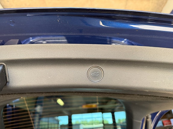 Tesla Model Y 12 of 15
