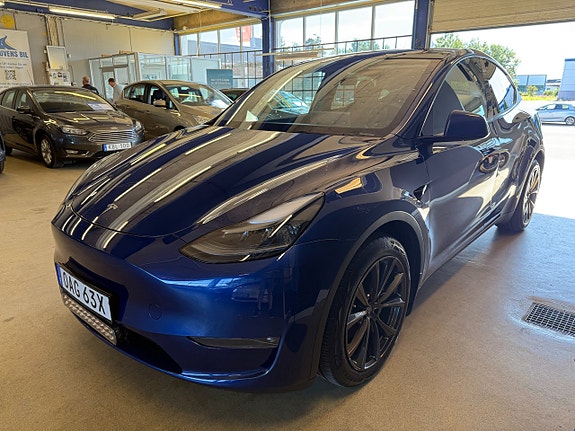 Tesla Model Y 2 of 15