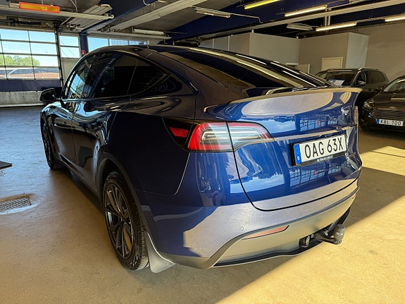 Tesla Model Y 5 of 15