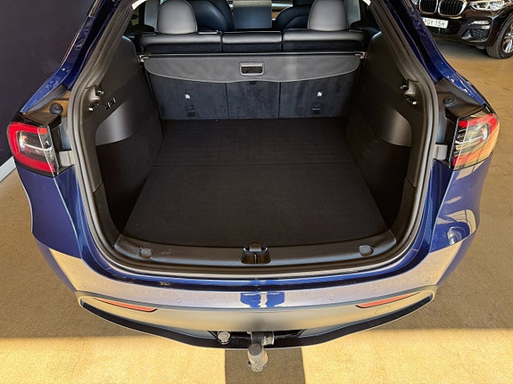 Tesla Model Y 11 of 15