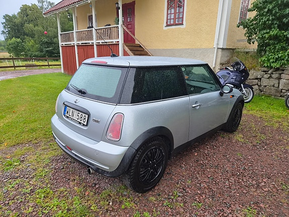 MINI One 2 of 2