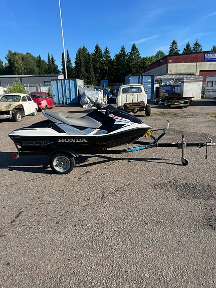 Honda Aquatrax R-12X 2 of 5