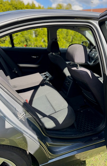 BMW 318i 8 of 14