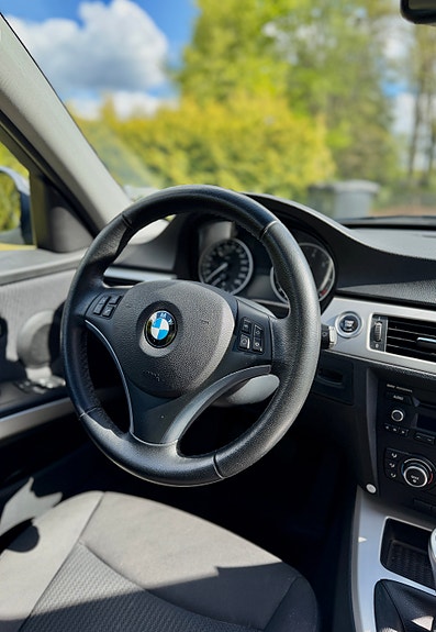 BMW 318i 5 of 5