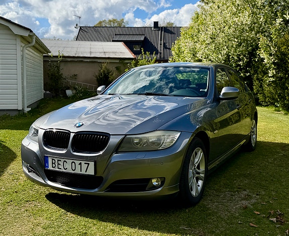BMW 318i 2 of 5