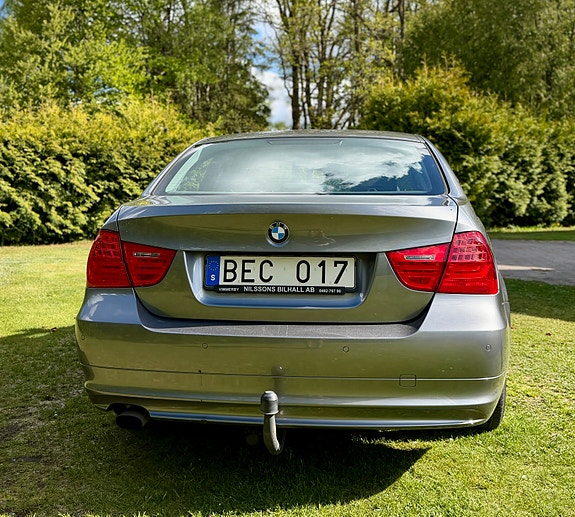 BMW 318i 3 of 5