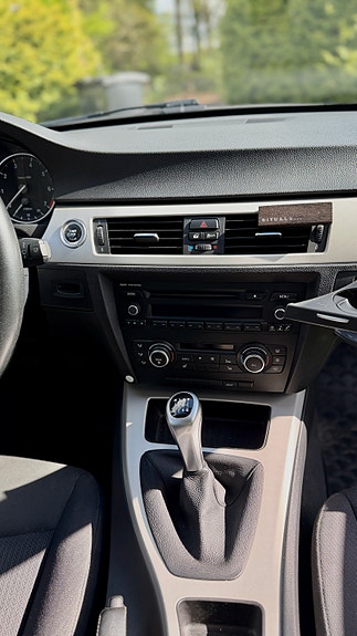 BMW 318i 6 of 14