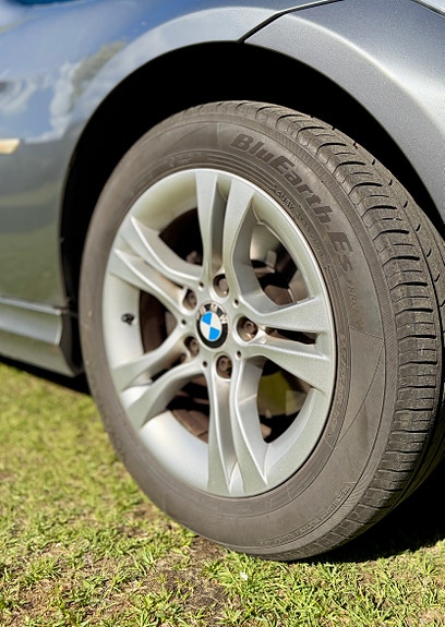 BMW 318i 4 of 5