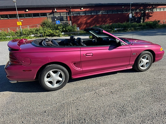 Ford Mustang 3 of 17