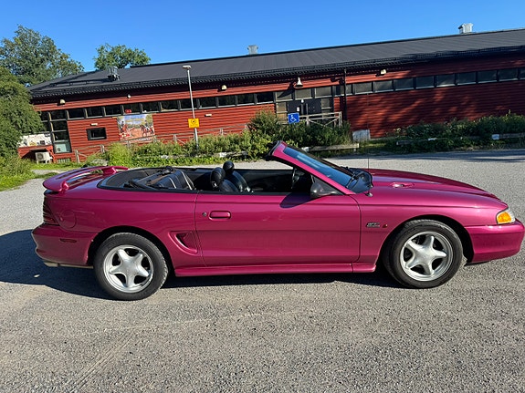 Ford Mustang 5 of 17