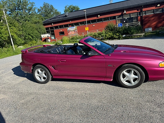 Ford Mustang 4 of 17
