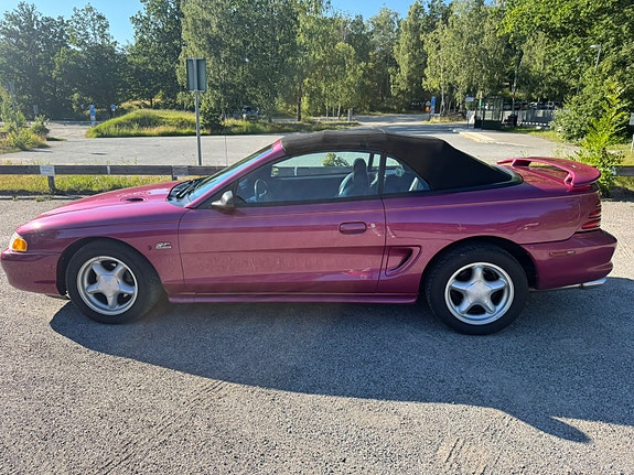 Ford Mustang 2 of 17