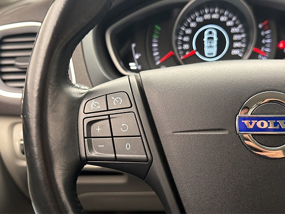 Volvo V40 12 of 25