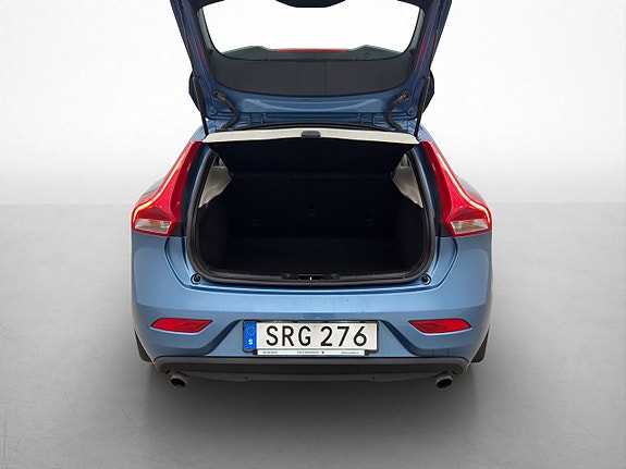 Volvo V40 21 of 25
