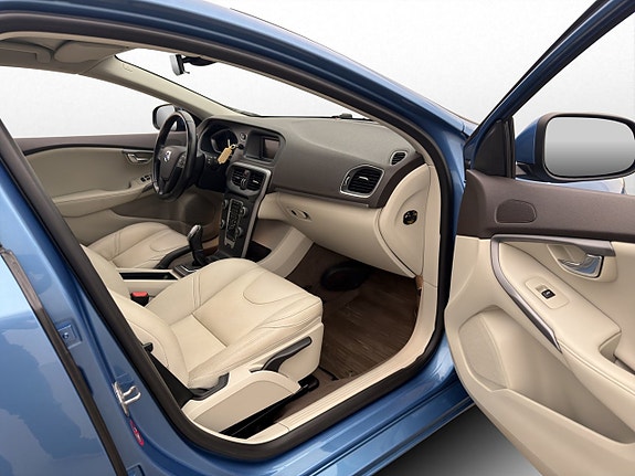 Volvo V40 19 of 25