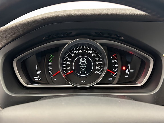 Volvo V40 13 of 25