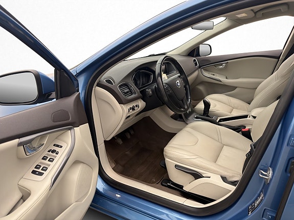 Volvo V40 9 of 25