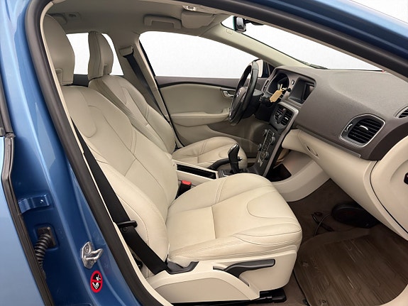 Volvo V40 18 of 25