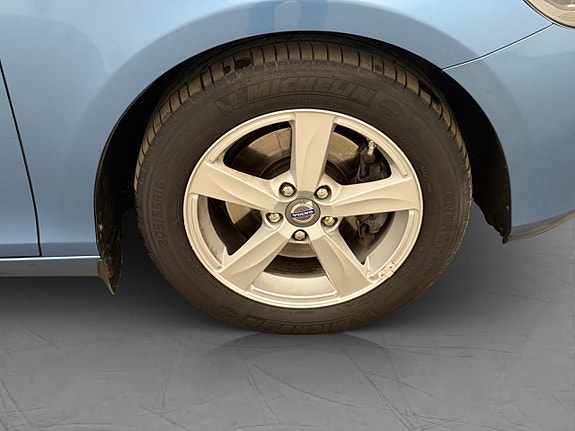 Volvo V40 25 of 25